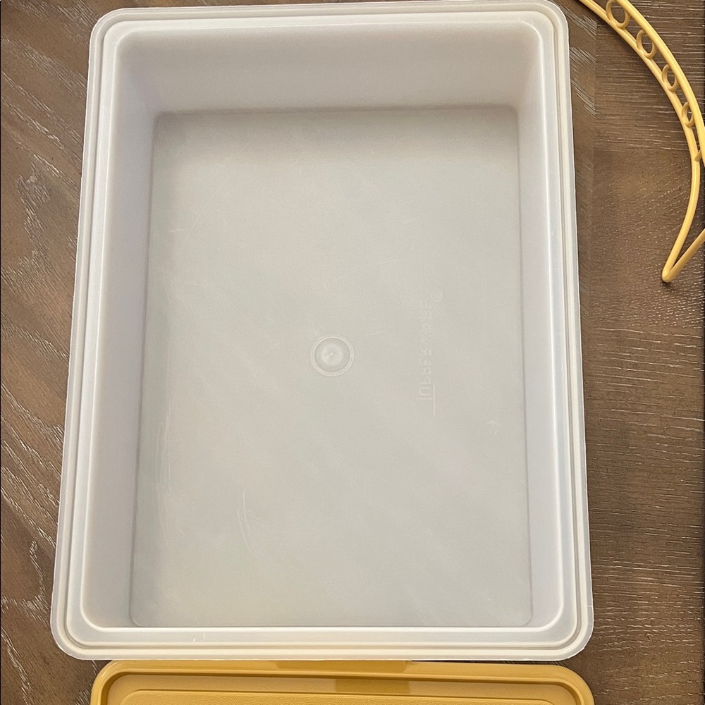 Tupperware Cream and Yellow Rectangular Carrier - Picture 5 of 8